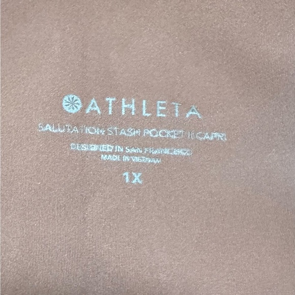 Athleta Women’s Salutation Stash Pocket II Capri - Picture 5 of 5